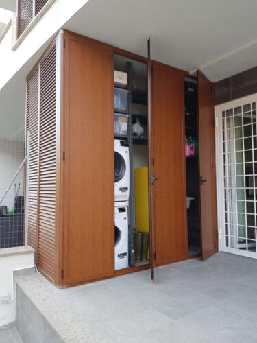 22 - armadio-in-alluminio-colore-ciliegio-a-quattro-ante