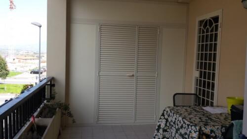 25 - chiusura in alluminio con due ante