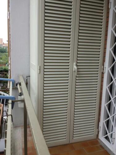 36 - mobile ante a persiana