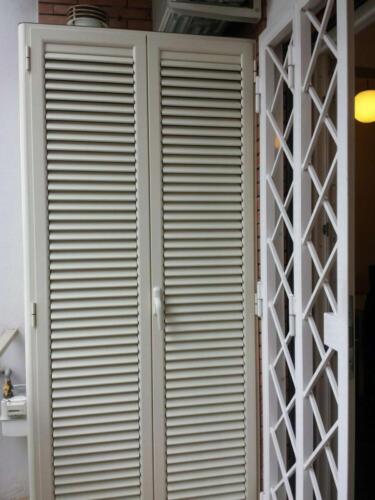 38 - mobile copri caldaia ante alette fisse