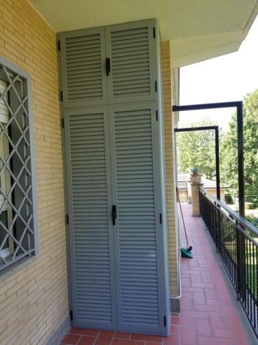 115 - mobile-grigio-a-doghe-fisse